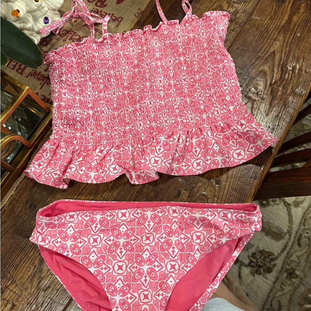 Vineyard Vines girls Large 16 Pink and white tankini Swimwear tried on cleaned